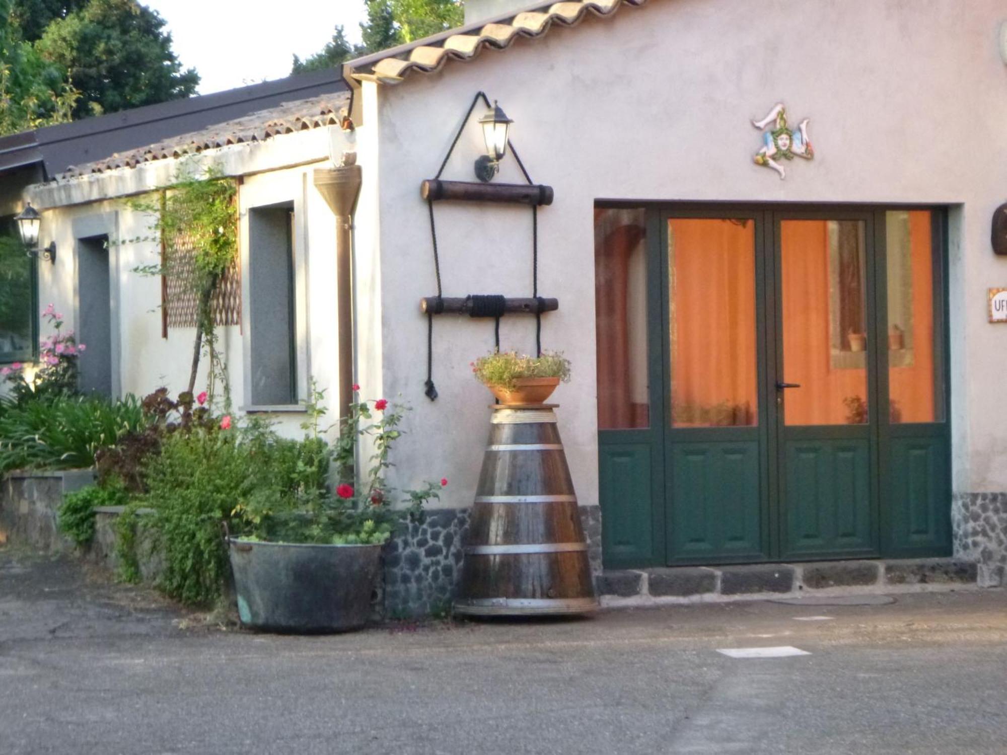 Baglio Delle Rose Bed & Breakfast จาร์เร ภายนอก รูปภาพ